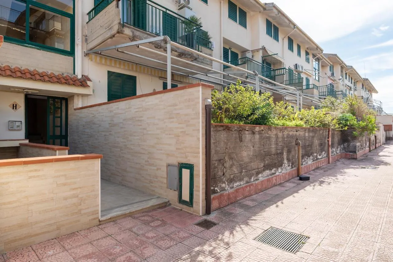 La Casa Di Tobia Central Flat near the Sea Giardini Naxos Appartamento